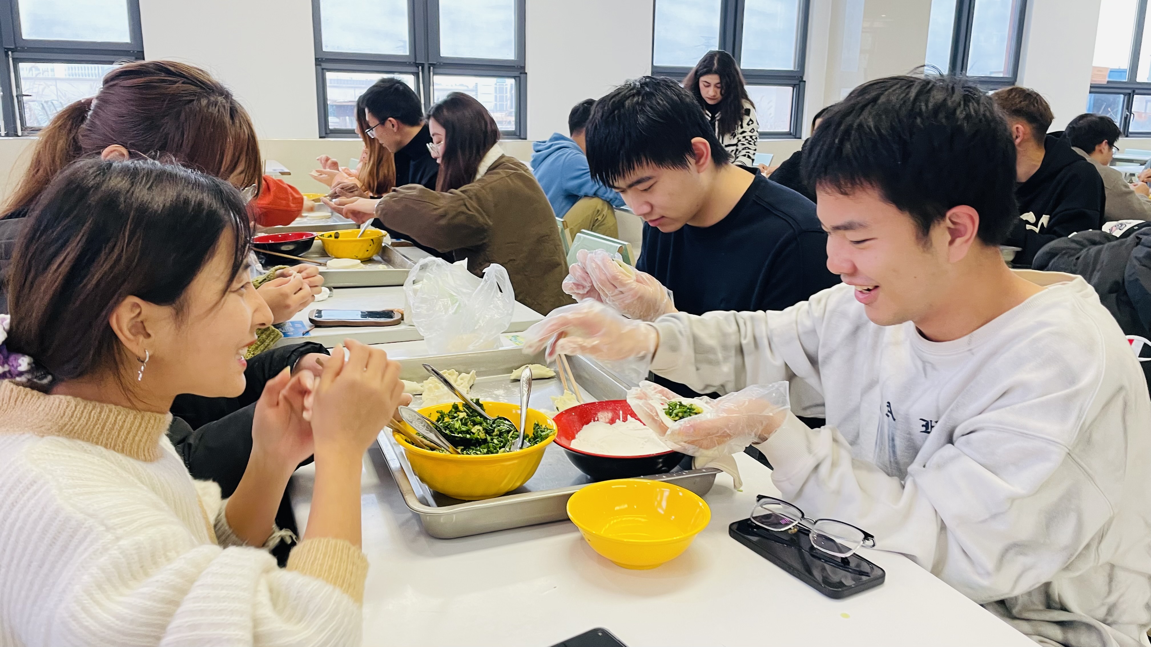 1639366992956678.jpg 包饺子.JPG